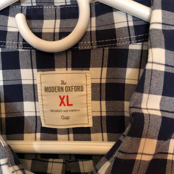 Gap men’s button down shirt. EUC - Picture 2 of 7